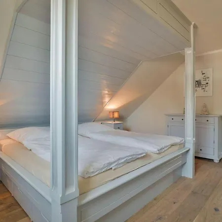 Apartamento Haus-blum-schoene-ferienwohnung-in-absolut-ruhiger-lage-in-westerland