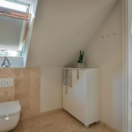 Haus-blum-schoene-ferienwohnung-in-absolut-ruhiger-lage-in-westerland Apartman *