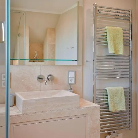 Haus-blum-schoene-ferienwohnung-in-absolut-ruhiger-lage-in-westerland Apartamento *