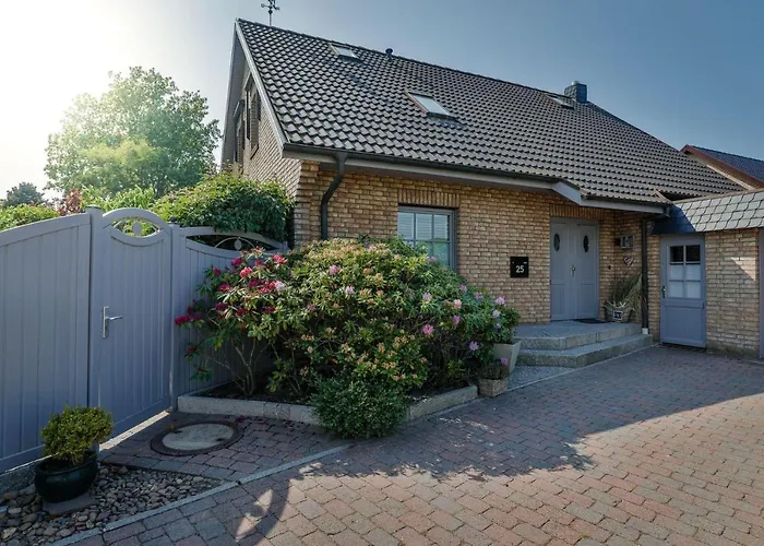 Haus-blum-schoene-ferienwohnung-in-absolut-ruhiger-lage-in-westerland شقة فيسترلاند