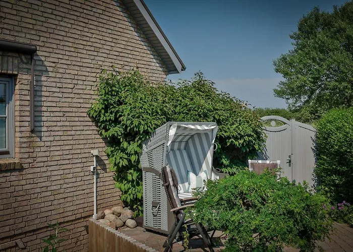 Haus-blum-schoene-ferienwohnung-in-absolut-ruhiger-lage-in-westerland شقة *