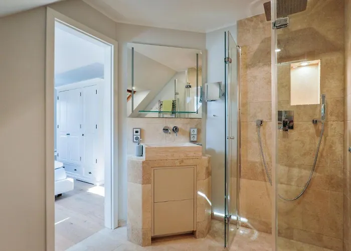 Haus-blum-schoene-ferienwohnung-in-absolut-ruhiger-lage-in-westerland شقة *