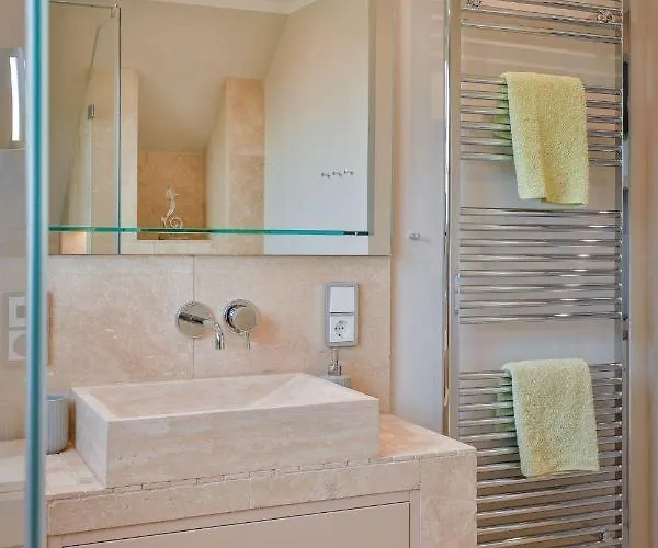 Haus-blum-schoene-ferienwohnung-in-absolut-ruhiger-lage-in-westerland شقة *